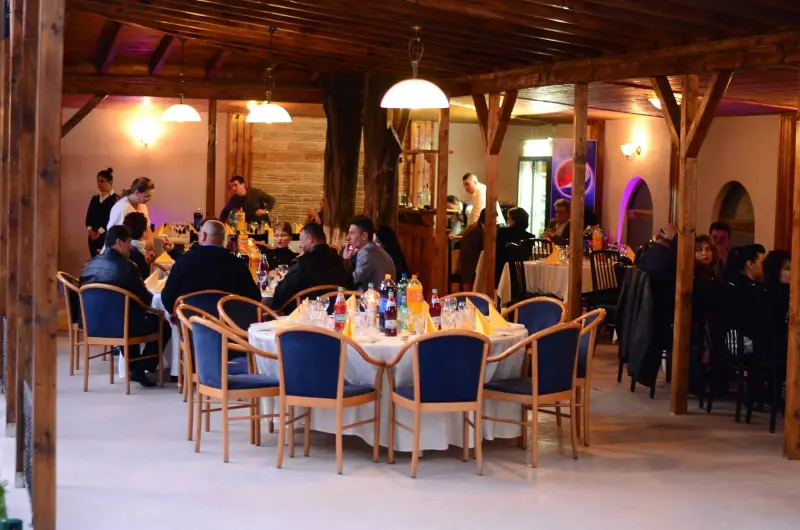 Restaurant nuntă Dâmbovița – Gradina de Vara Flacara